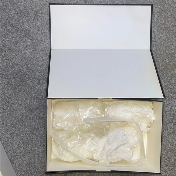 Gucci Large White and Black Purse/Gift Box - Picture 3 of 8